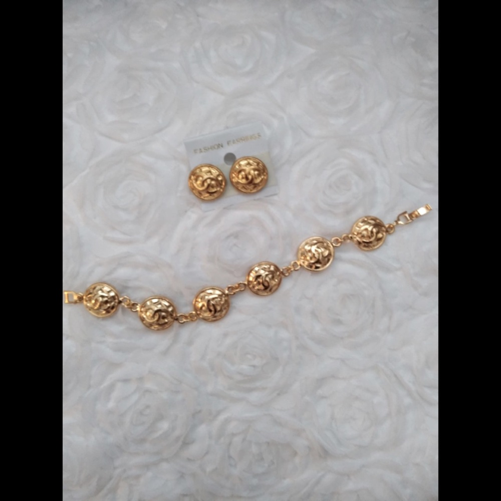 Fashion bracelet and earrings set